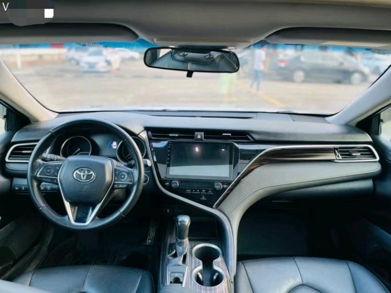 东莞18年丰田凯美瑞5