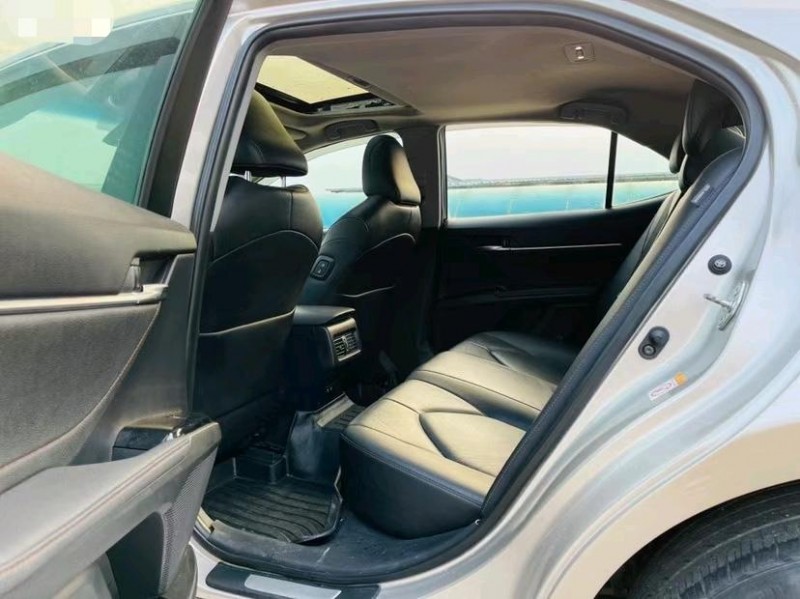 东莞18年丰田凯美瑞6