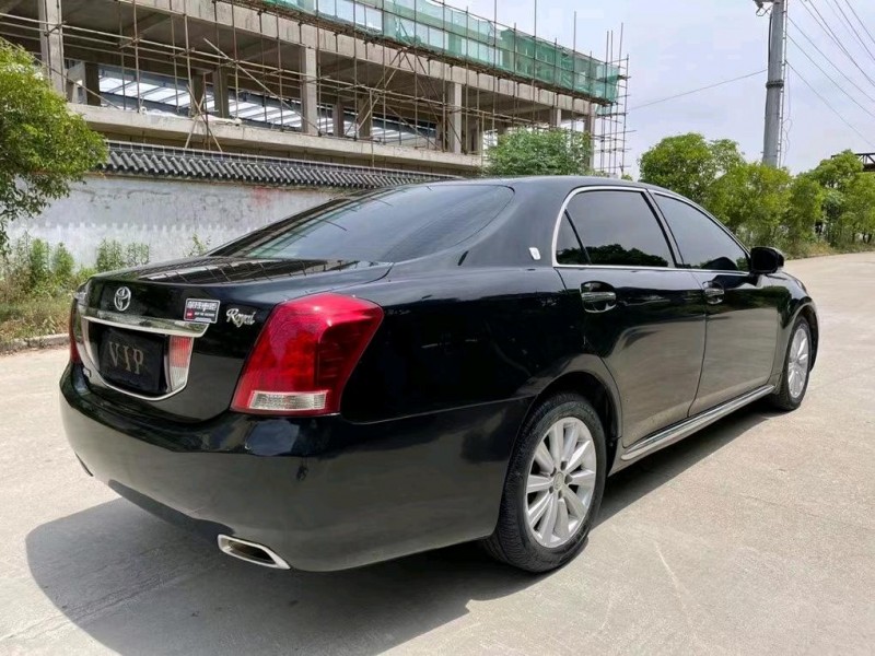 盐城11年丰田皇冠8