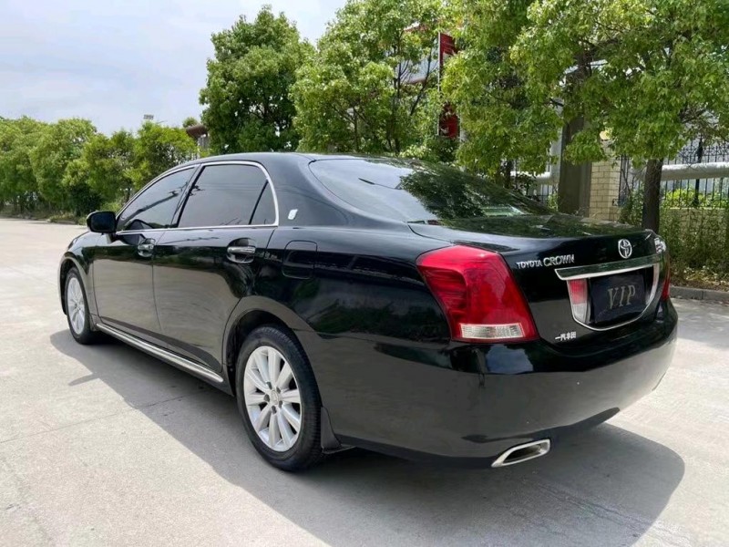 盐城11年丰田皇冠9