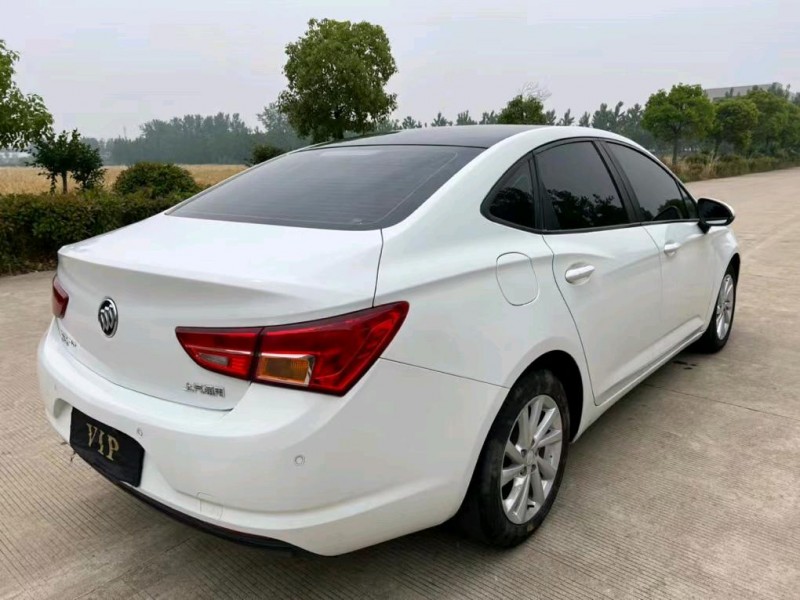 盐城17年别克威朗6