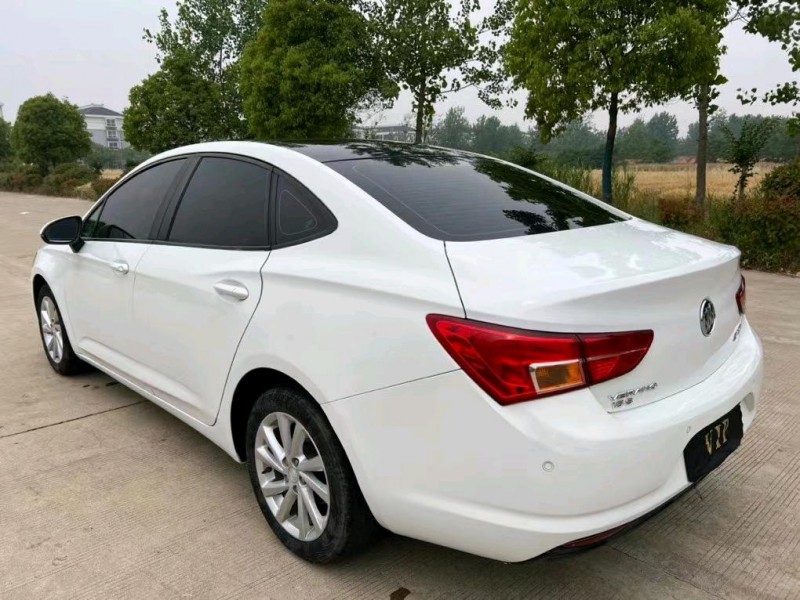 盐城17年别克威朗5