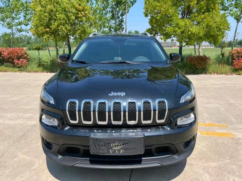 鹽城17年Jeep自由光1