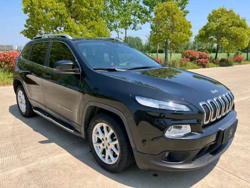 鹽城17年Jeep自由光3