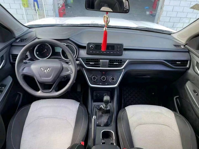 景德鎮18年五菱汽車宏光S34