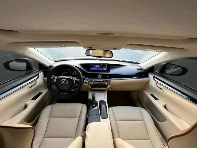 北京12年雷克萨斯ES7