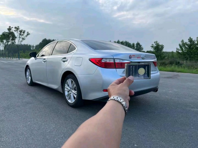 北京12年雷克萨斯ES8