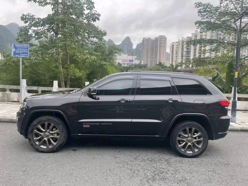 防城港17年Jeep大切諾基2