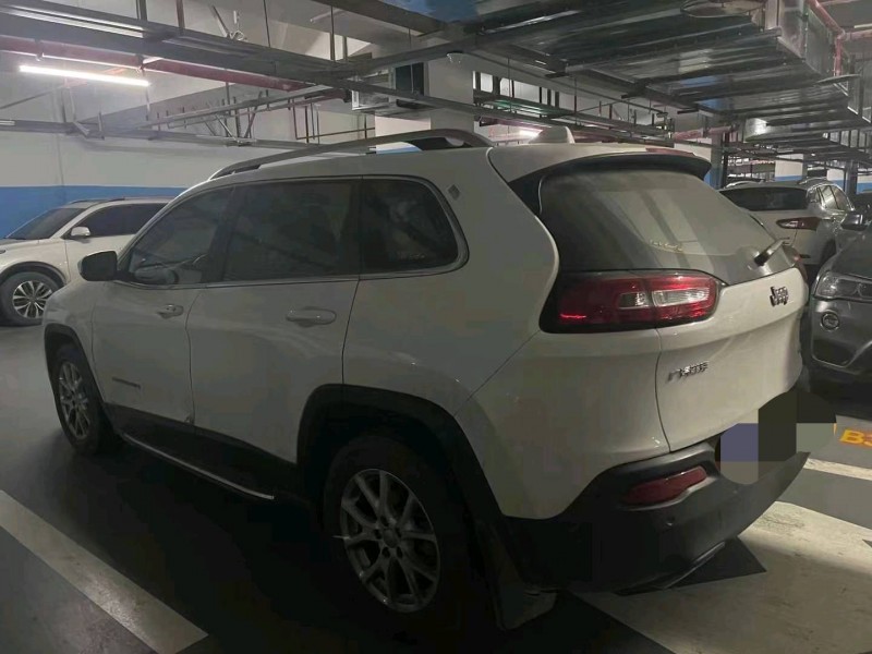 重慶19年Jeep自由光3