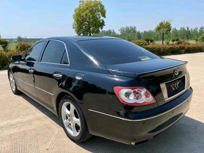 盐城10年丰田锐志5