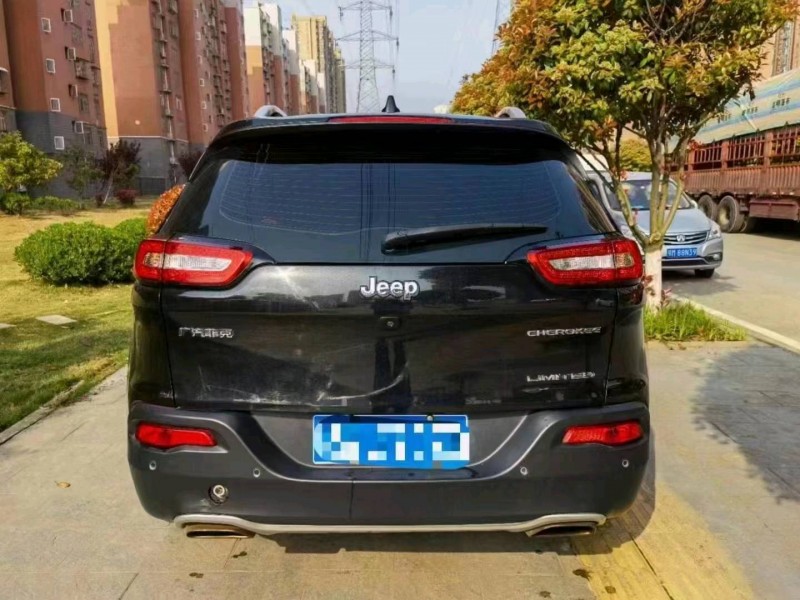 畢節18年Jeep自由光7
