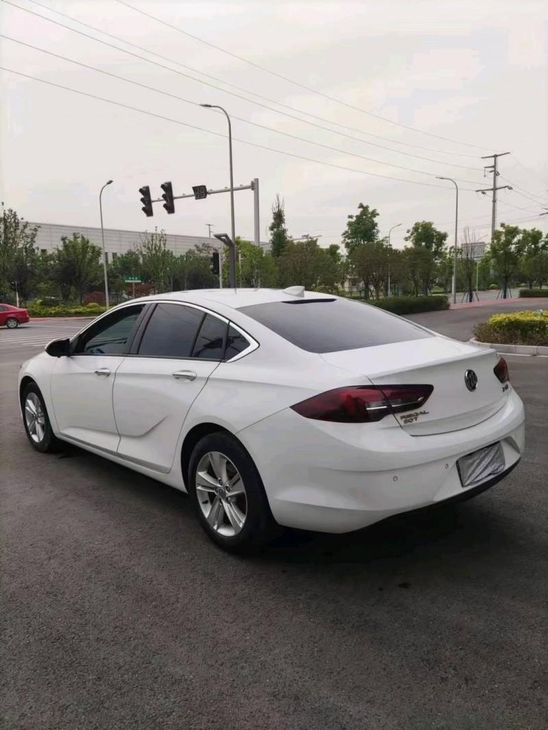 徐州18年别克君威8