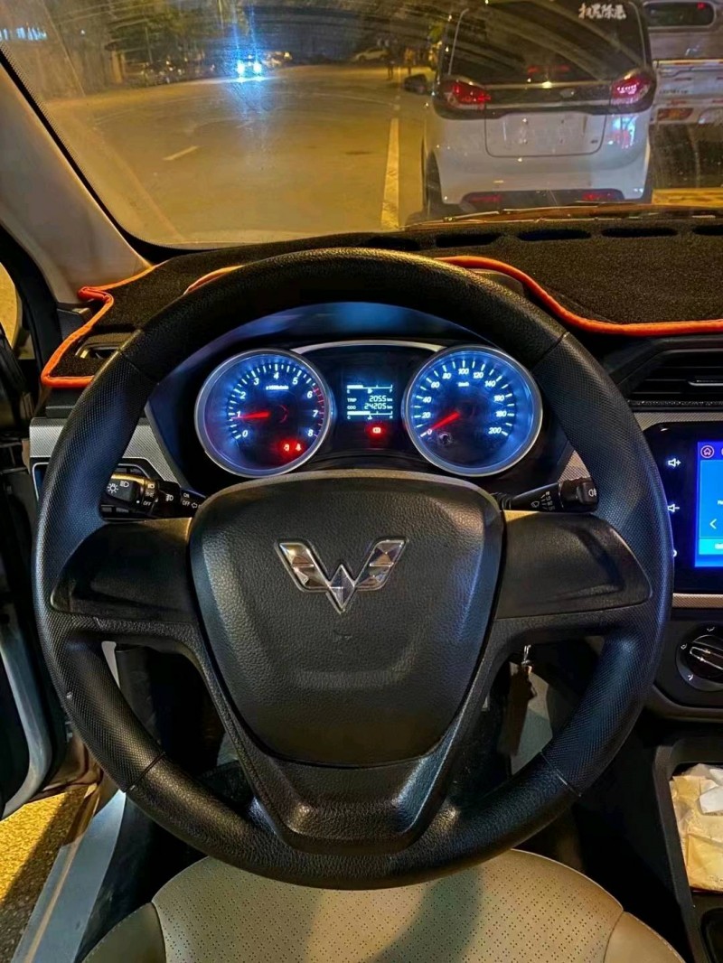 欽州19年五菱汽車宏光3