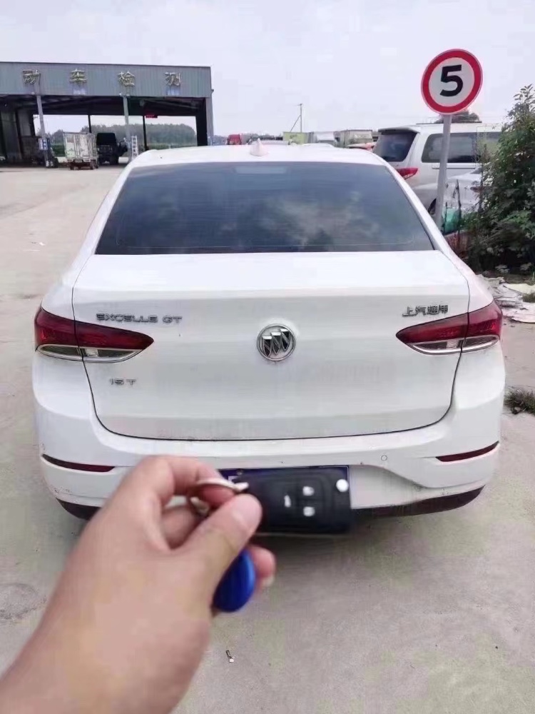 北京18年别克英朗5