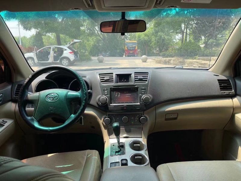 青岛14年丰田汉兰达4