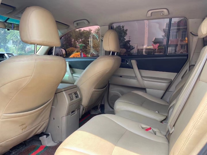 青岛14年丰田汉兰达3