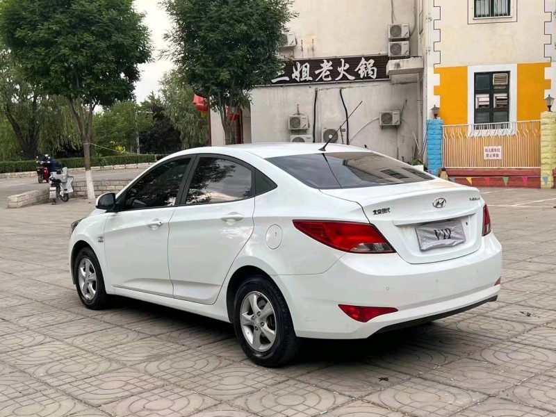 蘇州17年現代瑞納8