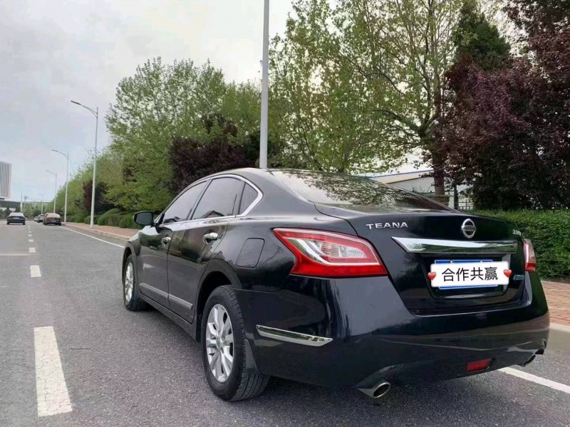 丹東13年日產天籟4