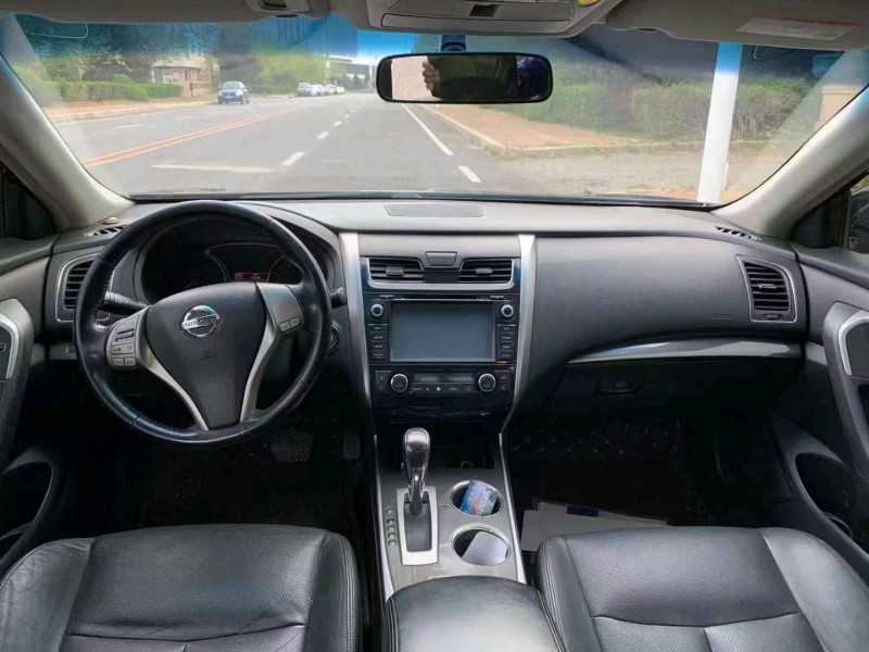 丹東13年日產天籟6