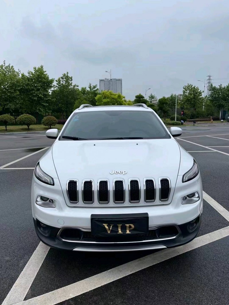 鄂州18年Jeep自由光1