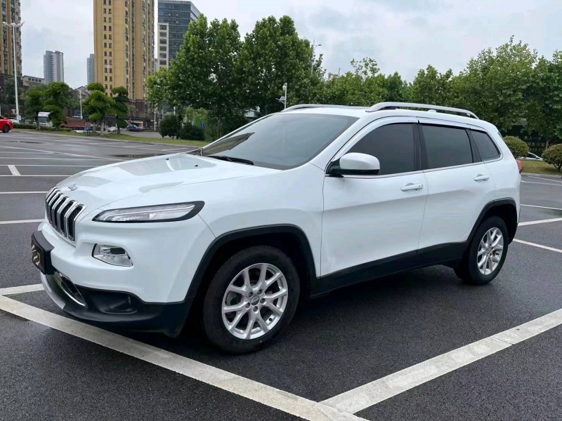 鄂州18年Jeep自由光2