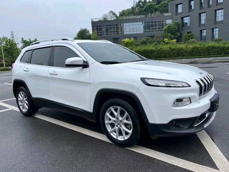 鄂州18年Jeep自由光3
