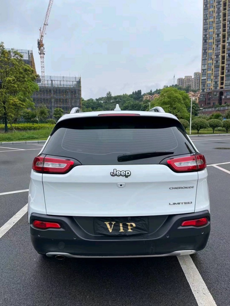 鄂州18年Jeep自由光9