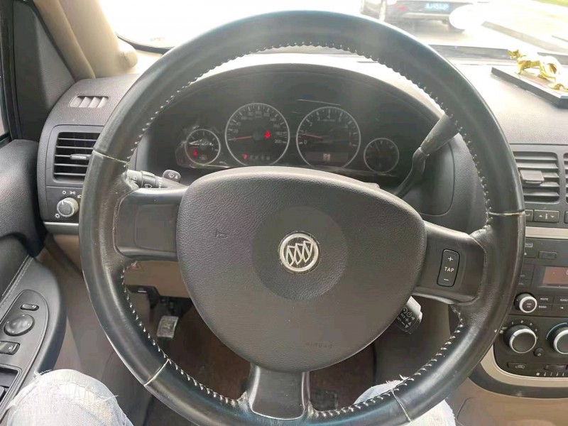 北京14年别克GL81