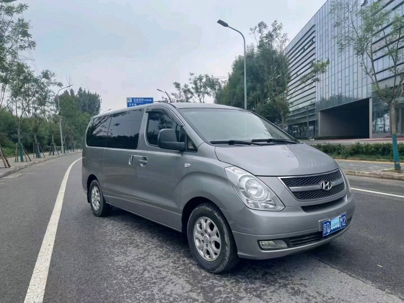 北京11年现代辉翼8