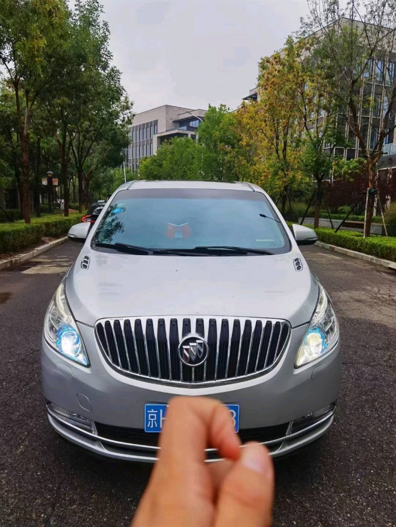 北京12年别克GL81