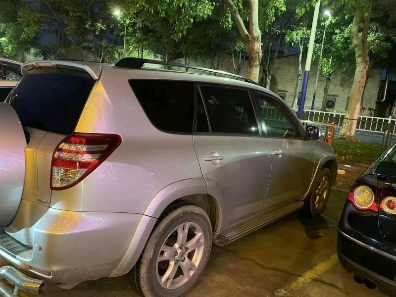 廣州12年豐田RAV43