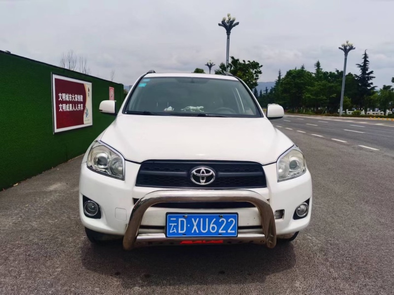 曲靖10年豐田RAV41