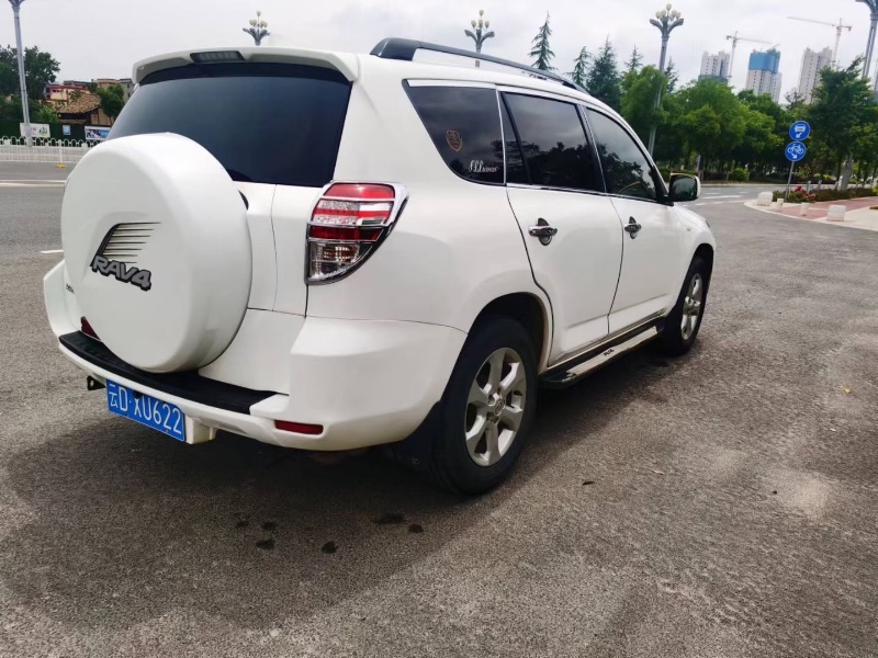 曲靖10年豐田RAV44