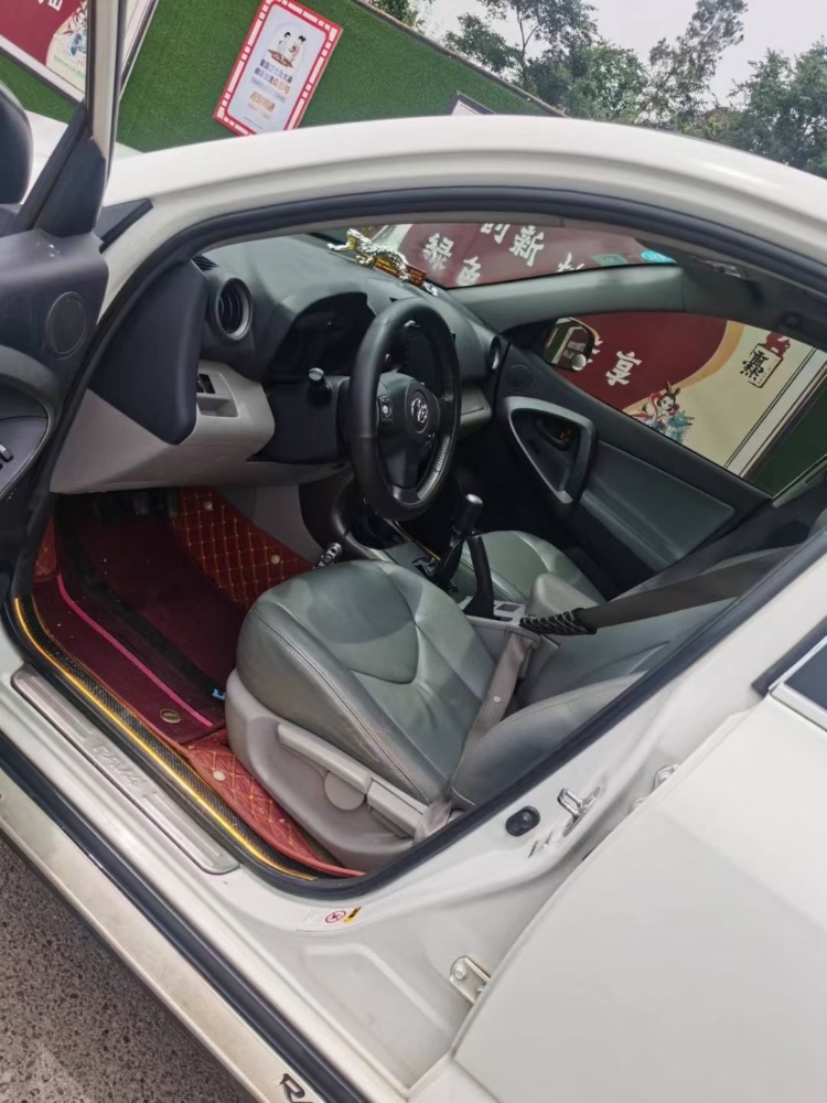 曲靖10年豐田RAV46