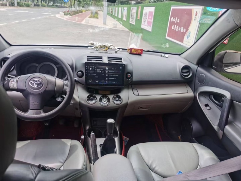 曲靖10年豐田RAV48