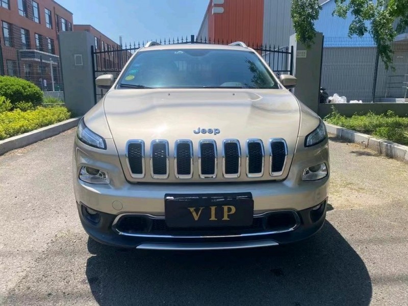 沈陽18年Jeep自由光1