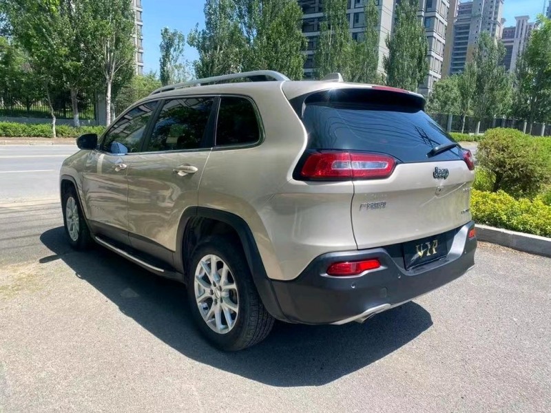 沈陽18年Jeep自由光3