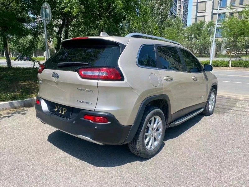 沈陽18年Jeep自由光4