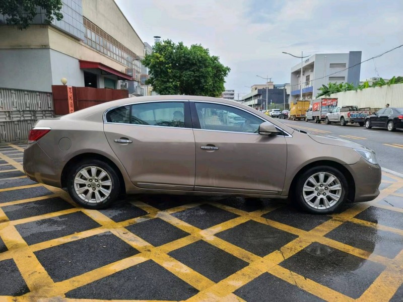 东莞12年别克君越4