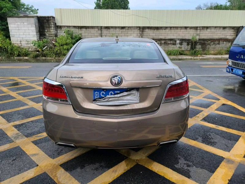 东莞12年别克君越8