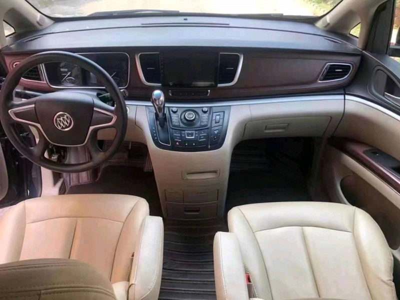 青岛17年别克GL84