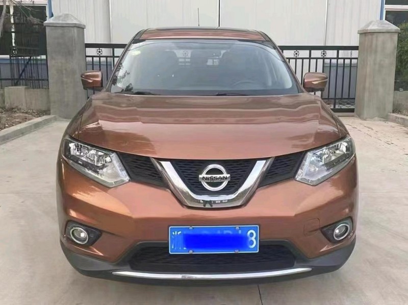 青島15年日產奇駿1