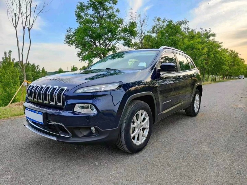 濱州17年Jeep自由光5