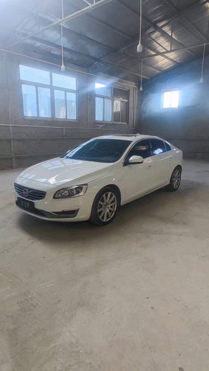 天津19年沃爾沃S60L新能源3