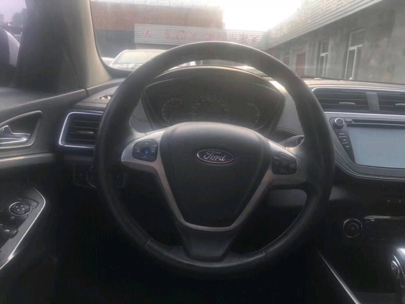 邢台15年福特福睿斯2