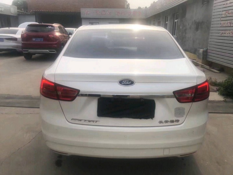 邢台15年福特福睿斯1