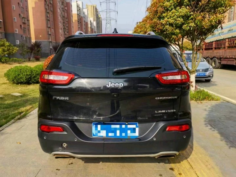 鄂州18年Jeep自由光7