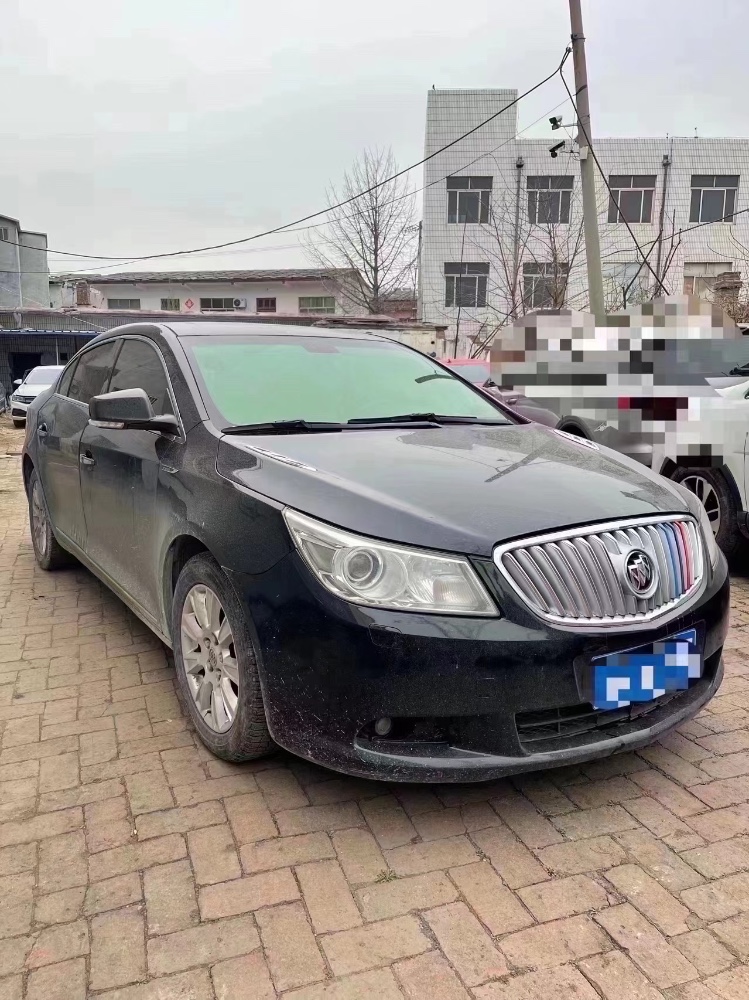 青岛10年别克君越6