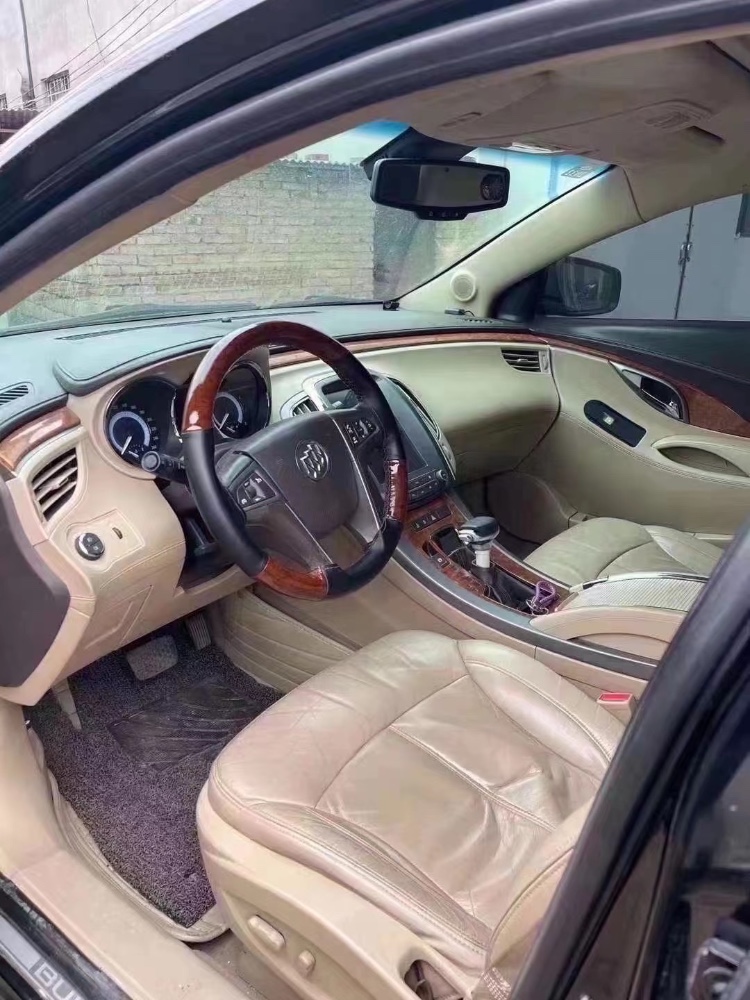 青岛10年别克君越7