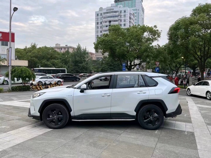 嘉興22年豐田RAV4榮放3